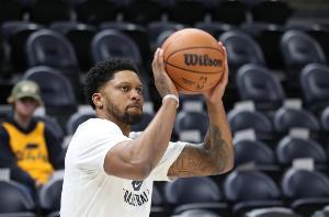 踢伤王钰栋 踢伤王钰栋