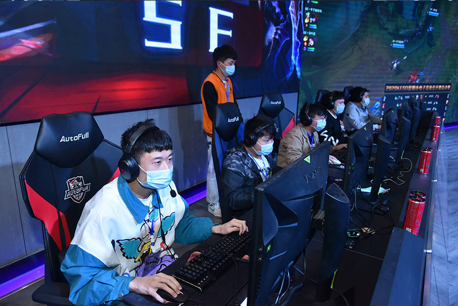 在巨头林立 在巨头林立